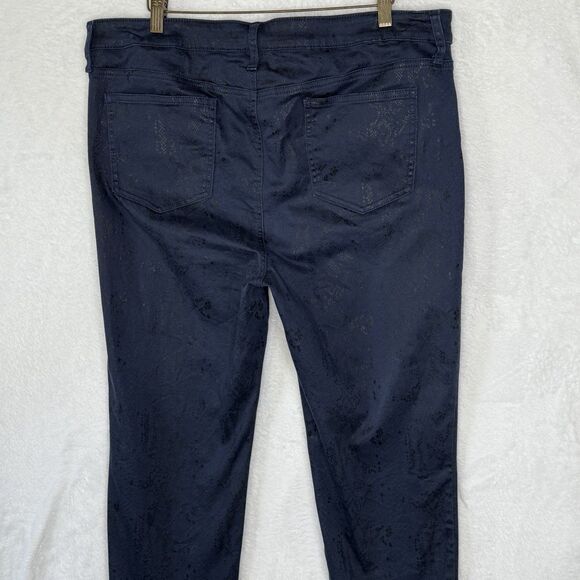 CHICO'S Women's size 3R  16R Dark Wash Denim Black SNAKE SKIN Print Stretch - Picture 9 of 16